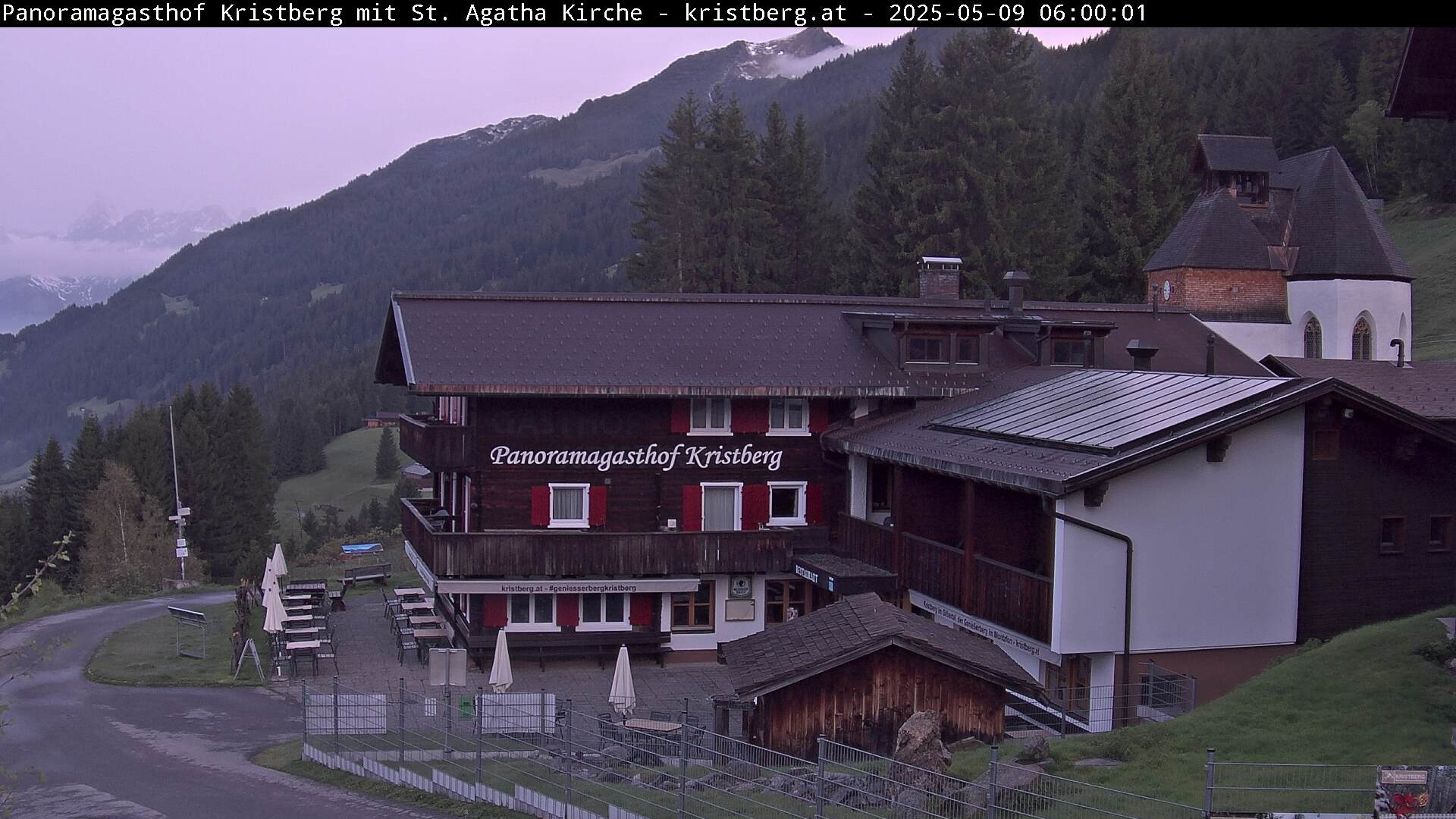 Panoramagasthof Kristberg mit St. Agatha Kirche 1.425 m
