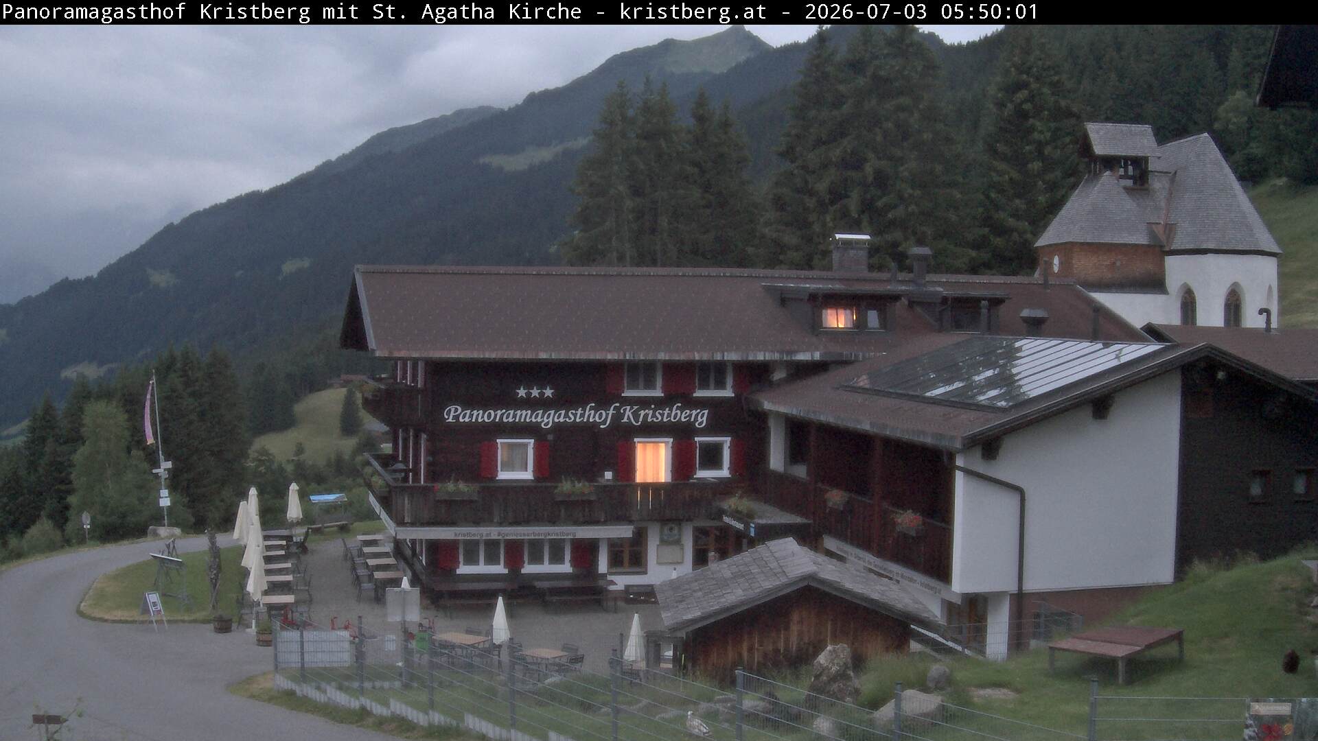 Panoramagasthof Kristberg mit St. Agatha Kirche 1.425 m