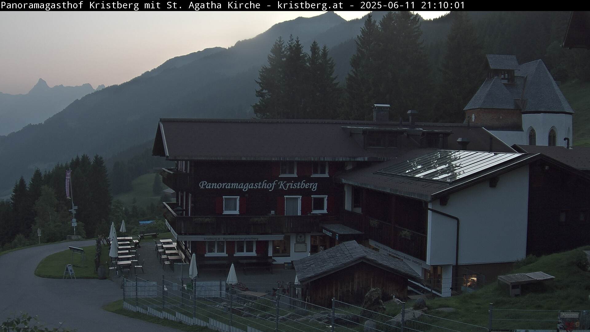 Panoramagasthof Kristberg mit St. Agatha Kirche 1.425 m