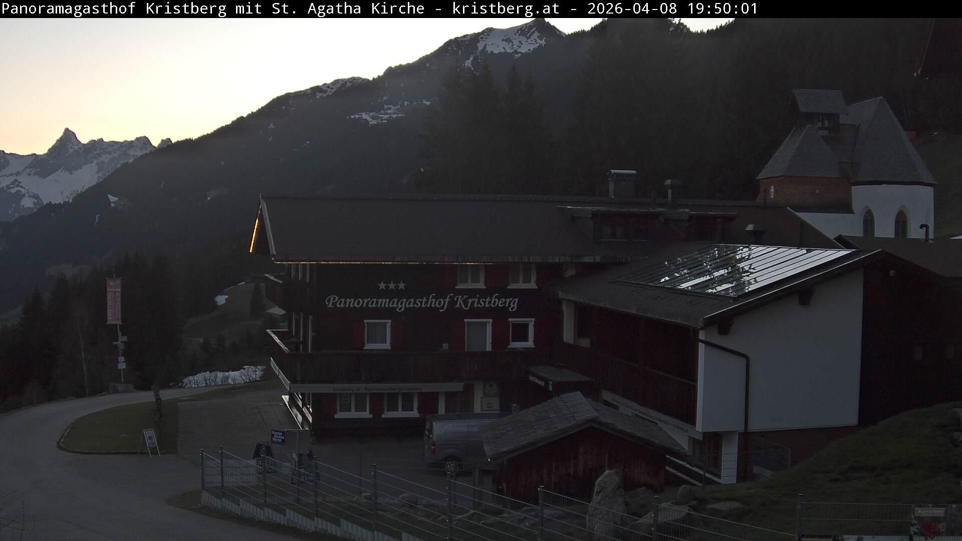 Panoramagasthof Kristberg mit St. Agatha Kirche 1.425 m