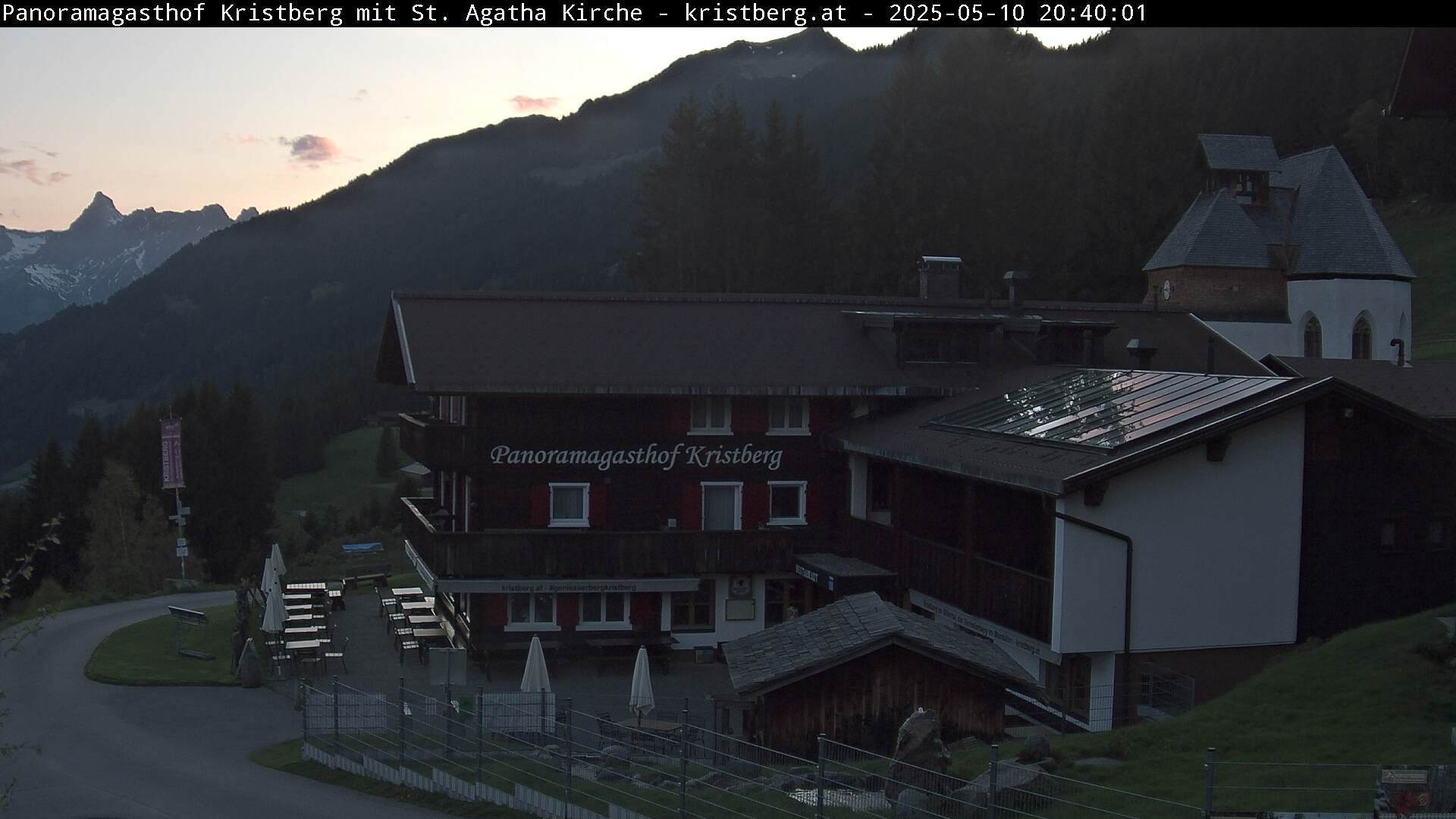 Panoramagasthof Kristberg mit St. Agatha Kirche 1.425 m